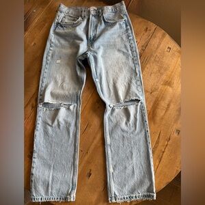 Zara TRF Mom Fit jeans size 10. Zipper fly. 29 “ inseam. High rise.